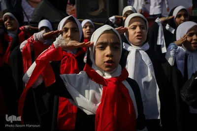 تشییع شهید گمنام با حضور دانش‌آموزان در اهواز