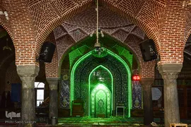 مسجد صاحب الامر، ایستاده در تاریخ