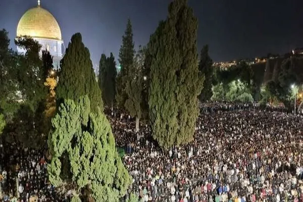 حضور 45 هزار فلسطینی در مسجد الاقصی برای اقامه نماز عشا و تراویح