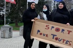 France : lutte pour le droit de porter le hijab devant les tribunaux