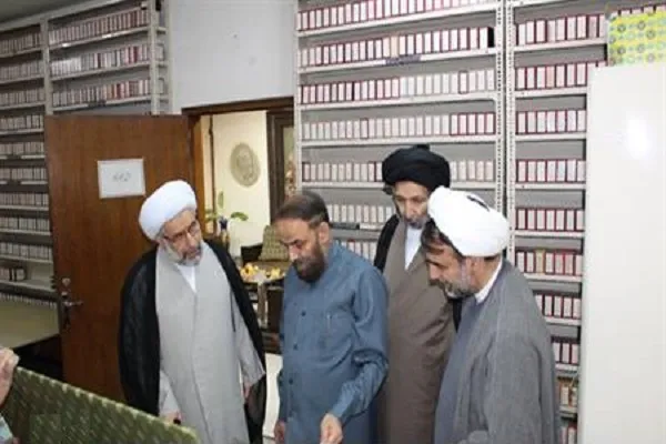 بازدید رئیس جامعه‌المصطفی از مرکز بین‌المللی میکروفیلم نور در دهلی نو