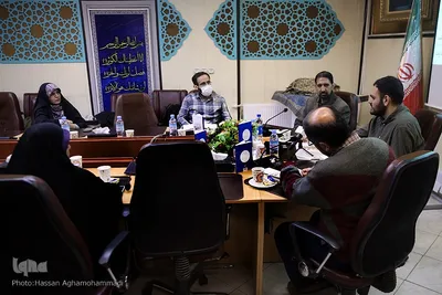 آیین رونمایی از کتاب «بخور، نخور» نوشته محمد حسن‌زاده
