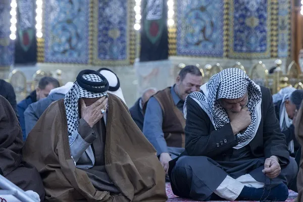 زائران حرم عباسی در سوگ شهادت امام کاظم(ع) + عکس