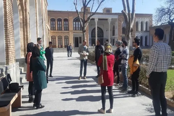 استقرار راهنمایان گردشگری در اماکن تاریخی و گردشگری کردستان