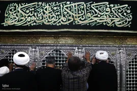  سیاه پوش کردن ضریح مطهر کریمه اهل بیت(س)
