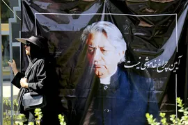مراسم تشییع پیکر عزت الله انتظامی