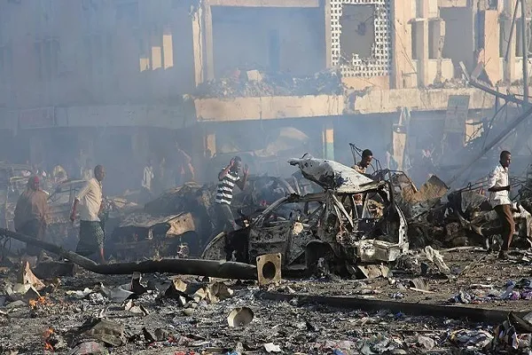 Somali'de Mogadişu alışveriş merkezi önünde patlama oldu