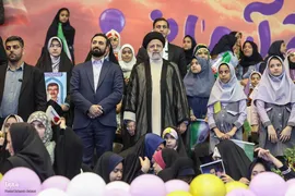 اجتماع ۲۰ هزارنفری «دختران آرمانی»