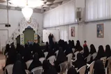 حضور بیش از ۵۰۰ بانوی قمی در کارگاه‌های تربیت فرزند حرم بانوی کرامت