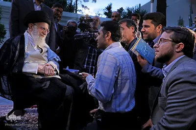 دیدار جمعی از شاعران و اهالی فرهنگ و ادب با رهبر انقلاب