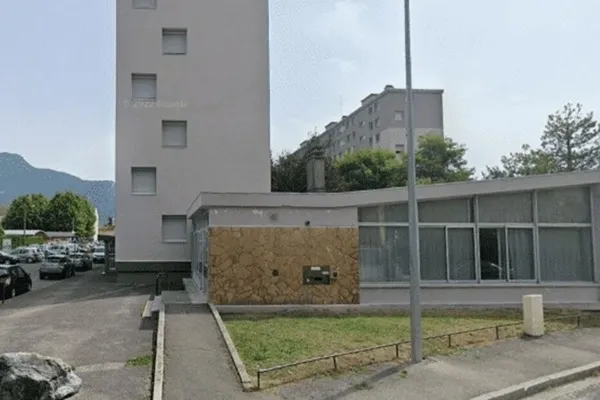 France : un tag islamophobbe à l’entrée d’une salle cultuelle musulmane iséroise