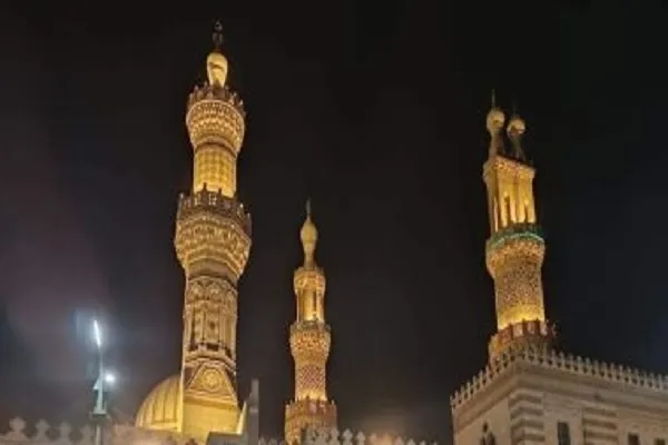 Les minarets de la mosquée Al-Azhar décorés pour le mois de Ramadan + photos