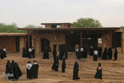 بازدید دانشجویان از ویرانه خانه ای در خرمشهر