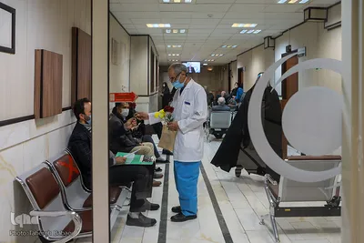 تقدیروتشکرازپزشکان و پرسنل  دارالشفا کوثرتوسط اداره نذورات وهدایای مردمی

