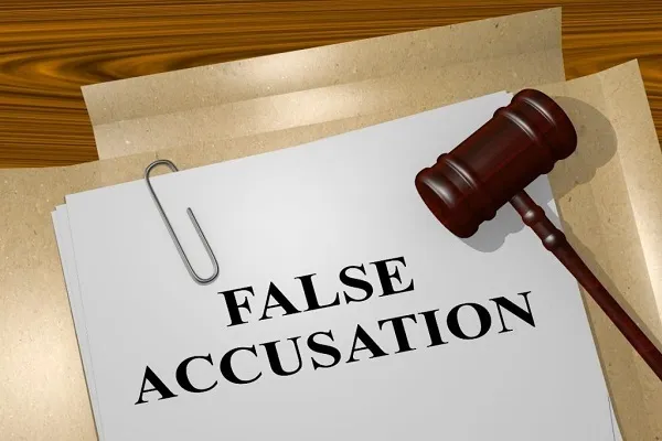Les fausses accusations 