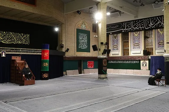 اولین شب مراسم عزاداری امام حسین(ع) با حضور رهبر معظم انقلاب برگزار شد