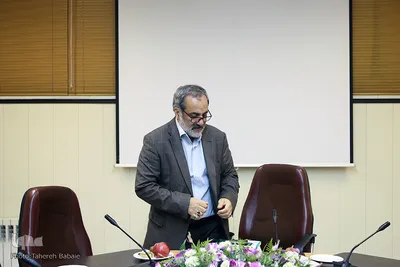 نقد و بررسی کتاب نگرشی منظومه‌ای و دیالکتیکی به سینما
