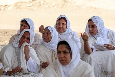 مراسم غسل تعمید منداییان در کنار رودخانه کارون