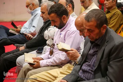 محفل جزء خوانی در نمایشگاه قرآن و عترت شیراز