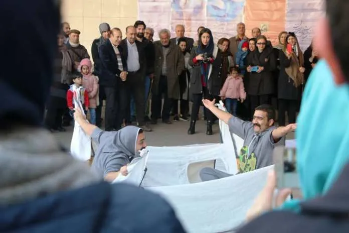 تئاتر‌های جشنواره فجر را در ایوان انتظار رایگان تماشا کنید