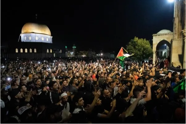 İsrail şiddeti sabah namazında da sürdü: 10 yaralı