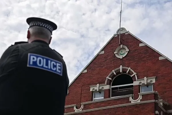 UK Riots: Muslims Feared for Their Lives During Violent Mosque Siege