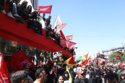 تشییع پیکر مطهر رهبر شهید در مشهد مقدس
