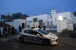 Mosquée de Bayonne : Macron condamne une 
