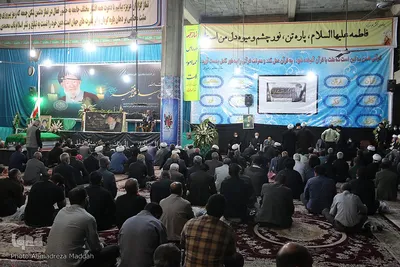 وداع مردم نی‌ریز با پیکر آیت‌الله فقیه