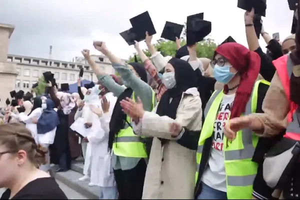 Bélgica: cientos de mujeres protestan por el derecho a usar el hiyab en las universidades