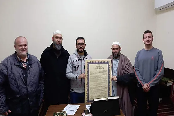 تکریم طالب قرأ ختمة كاملة برواية حفص عن عاصم في لبنان