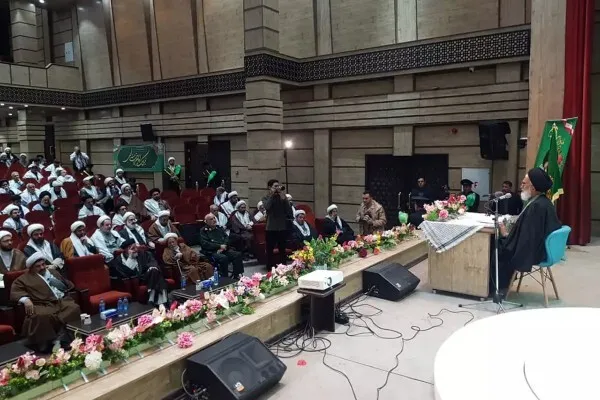 انقلاب امام خمینی(ره) تداوم راه انبیاء است