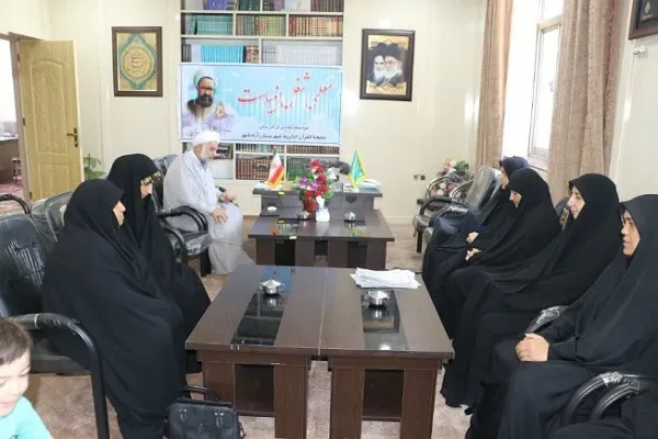 مدیر  و مربیان جامعةالقرآن‌ آزادشهر با امام جمعه این شهرستان دیدار کردند