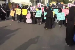 Frauen in Karachi demonstrieren für islamische Rechte