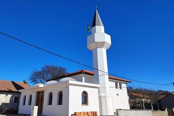 Bosna’nın kıyı kentindeki bir caminin yıkımı konusunda tartışma