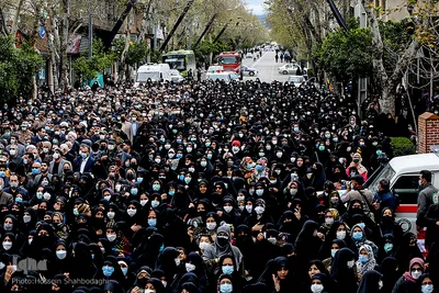 Tausende Menschen nehmen Abschied von Ayatollah Alavi Gorgani