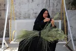 خانم شرفی سه سال است که کپوبافی را انجام می دهد. 