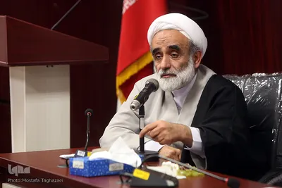 نقد و بررسی کتاب درآمدی به تاریخ فلسفه اسلامی