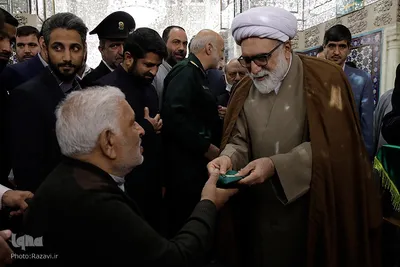 غبارروبی ضریح مطهر حضرت رضا(علیه‌السلام)