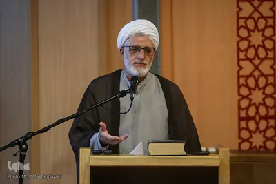 حجت‌الاسلام داود فیرحی، عضو هیئت علمی دانشگاه در نشست «حسین بن علی(ع) در آیینه عرفان، کلام و اندیشه سیاسی»