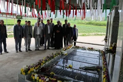 دیدار خانواده شهید سرافراز وطن، «مهدی بازگیر» رفت