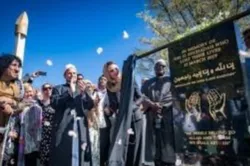 La Première ministre néo-zélandaise dévoile une plaque à la mémoire des 51 martyrs de Christchurch