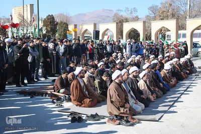 تجدید میثاق روحانیون و طلاب شهرستان اراک با شهدای انقلاب اسلامی