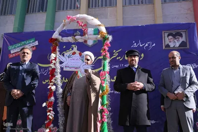 آیین نواختن زنگ انقلاب اسلامی در شیراز