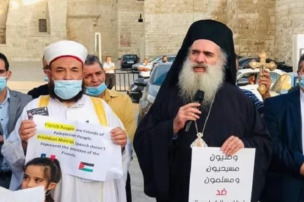 فیلم | مسیحیان فلسطینی در صف معترضان به اسلام‌ستیزی مکرون
