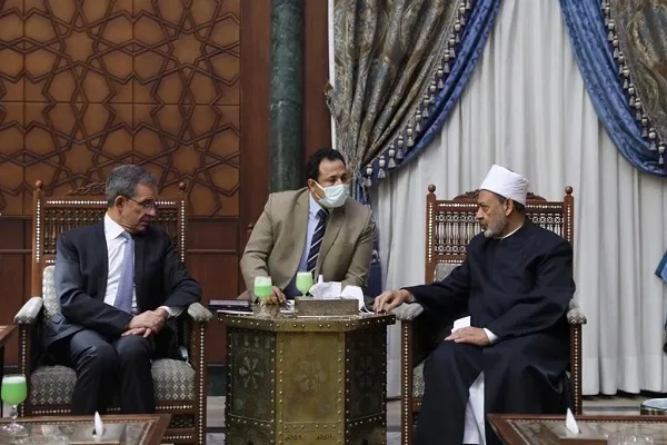 شيخ الأزهر: إصرار الغرب على فرض منظور واحد على الآخرين يمثل استفزازاً للشرقيين