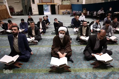کرسی تلاوت و تدبر در قرآن کریم در مسجد دانشگاه تهران
