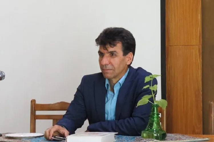راز زیبایی اشعار حافظ چیست
