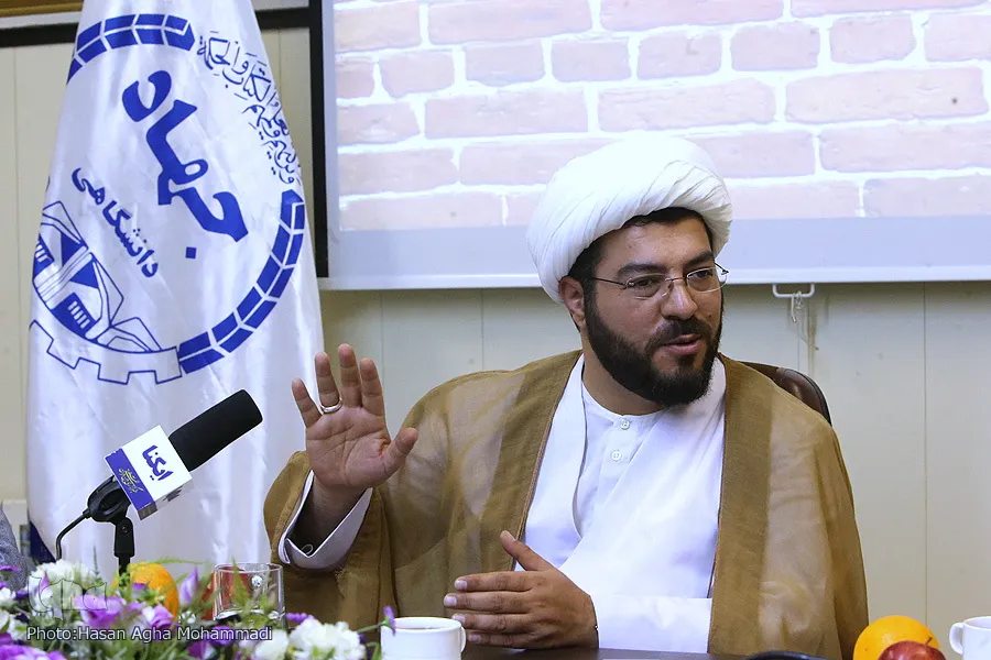 زن فرهنگ‌ساز در اندیشه حضرت زهرا(س)/ حرکت در مسیر اسلام بدون تحجر