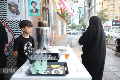 بازدید نماینده رهبر معظم انقلاب در استان سمنان از مواکب خدمت‌رسان به عزاداران شرکت کننده در مراسم تشییع رهبر شهید انقلاب 